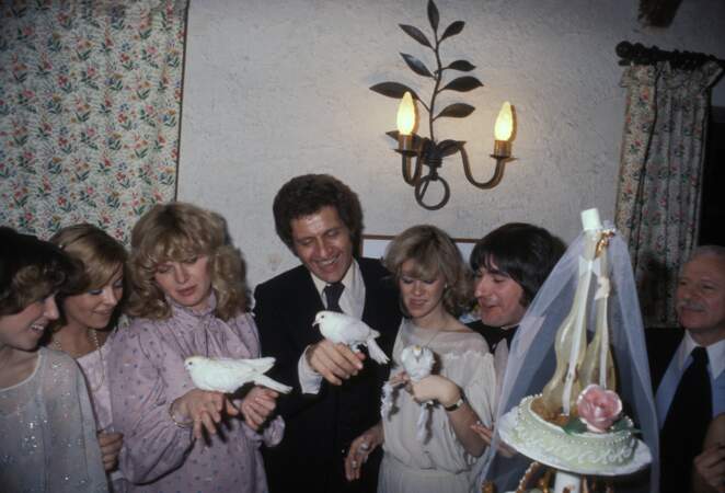 Le 14 janvier 1978, le chanteur épouse Christine Delvaux à Cotignac