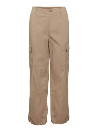 Pantalons cargo loose fit taille moyenne, Vero Moda, 49,99 euros.