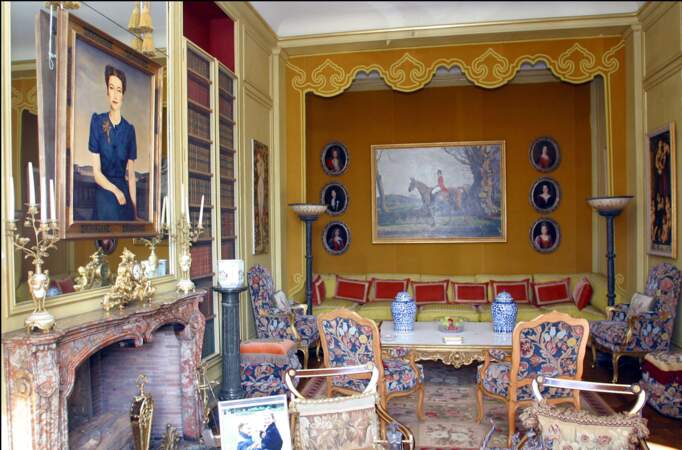 Tableaux, dorures, chinoiseries et autres objets précieux, trônent dans chacune des pièces de la villa.