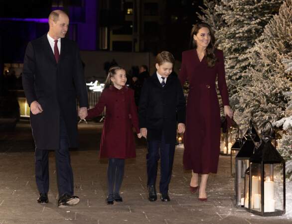 La princesse Charlotte porte un manteau assorti à celui de sa maman Kate Middleton