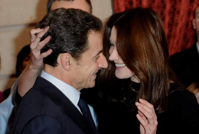 Le 2 février 2008, Carla Bruni et Nicolas Sarkozy se sont mariés au palais de l'Elysée. Carla Bruni-Sarkozy a donné naissance à une petite fille prénommée Giulia le mercredi 19 octobre 2011.