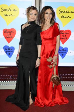 Les sœurs Carole et Fabienne Carat très complices au gala de bienfaisance à la Salle Gaveau de l'association Mécénat Chirurgie Cardiaque le 27 mars 2023 à Paris.