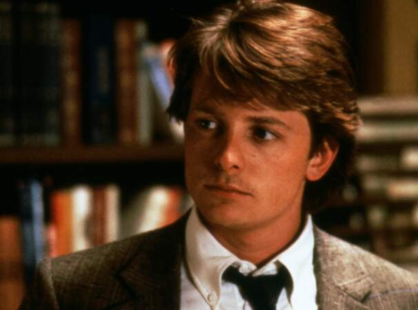 En 1988, Michael J.Fox (27 ans) joue Alex P. Keaton dans la saison 7 de Sacrée Famille. Cette même année, Michael J. Fox épouse l'actrice Tracy Pollan. Ensemble, ils auront quatre enfants.