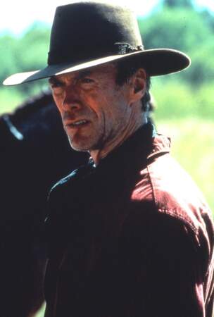 En 1992, Clint Eastwood (62 ans) réalise Impitoyable. Le film lui permet d’être reconnu par ses pairs et reçoit de nombreux prix, dont 4 Oscars.