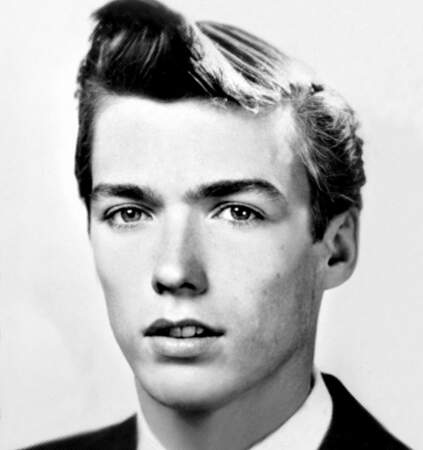 Né le 31 mai 1930, Clinton Elias Eastwood Jr est un acteur, réalisateur, compositeur et producteur américain. 
Il est père de sept enfants.
Sur cette photo prise en 1949, il a 19 ans.