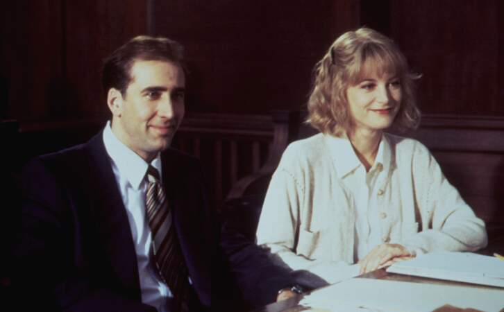 En 1994, Nicolas Cage joue Charlie Lang dans Milliardaire malgré lui avec Bridget Fonda. 