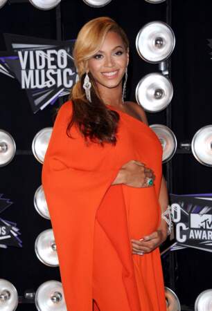 En août 2011, Beyoncé révèle qu'elle attend son premier enfant avec le rappeur lors des MTV VMAs à Los Angeles. Elle portait une tenue révélant son ventre. 