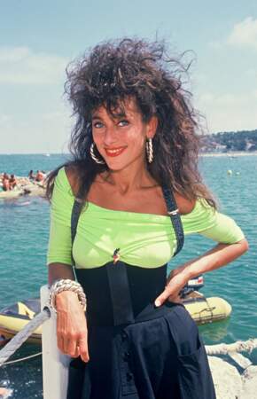 En 1989, la chanteuse rencontre un franc succès avec son album La rencontre des madones. En 1988 sur la photo, elle a 33 ans
