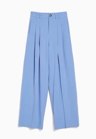 Pantalon tailoring plissé bleu clair Bershka, 35,99 euros