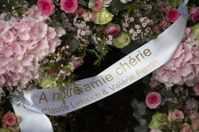 Les obsèques de la Baronne Myriam Ullens de Schooten se sont déroulées le vendredi 7 avril 2023 à Ohain, Lasne : le cinéaste Claude Lelouch et son épouse Valérie Perrin ont fait livrer une couronne de fleurs