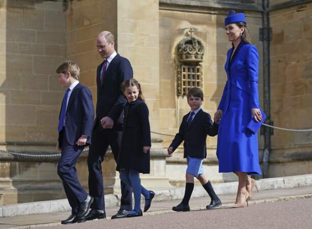 Le prince William, Kate Middleton et leurs trois enfants fermaient la marche.