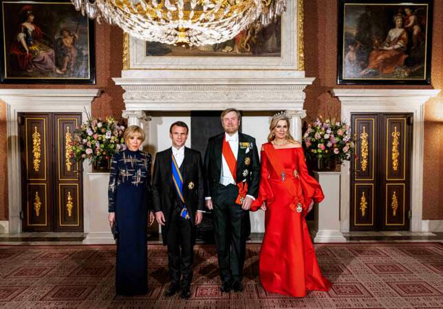 À la fin de la journée du 11 avril 2023, Emmanuel et Brigitte Macron sont invités à un banquet au sein du palais royal d'Amsterdam.