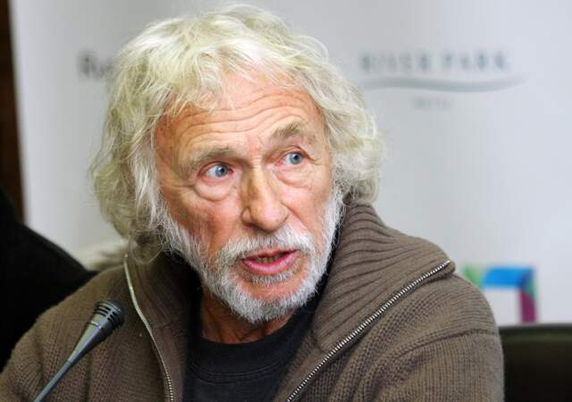 En 2011, l'acteur français de 77 ans joue dans Si on vivait tous ensemble.