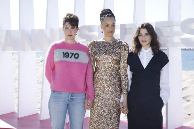 Alice Birch, Britne Oldford et Rachel Weisz lors du photocall pour "Faux-semblants" au festival  Canneseries 