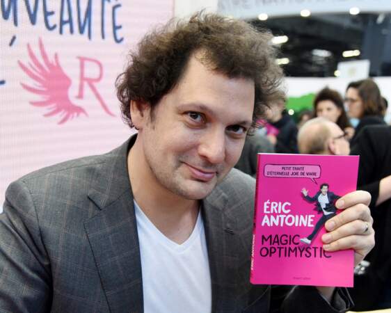 En 2019, l'humoriste de 43 ans dévoile son livre Eric Antoine Magic Optimiste.