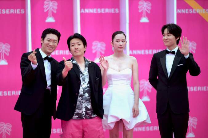 Le réalisateur et les comédiens Seung-min Byun, Jeon Woo-Sung, Jin Sun-Kyu, Jeon Jong-seo, guest, et Chang Ryul viennent présenter la série Bargain en compétition lors de la 6ème édition du festival de Canneseries