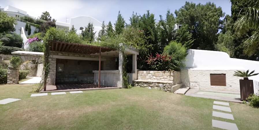 Les patients de Villa Paradisio peuvent profiter d'une terrasse couverte et de sublimes jardins