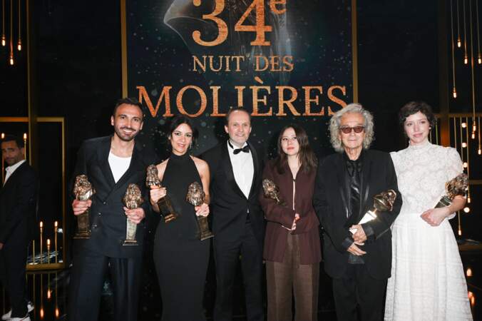 Thierry Lopez, Marie-Julie Baup, Jean-Marc Dumontet, Laura Felpin, Luc Plamondon et Sara Giraudeau posent fièrement avec leur récompense
