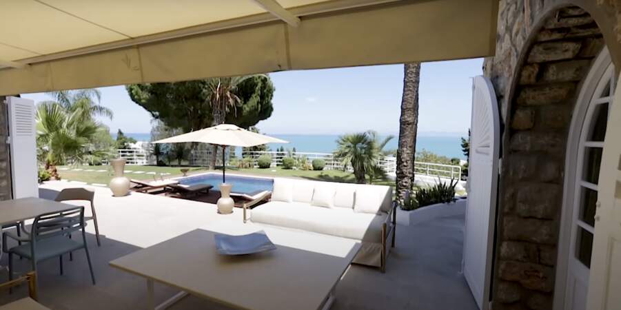 Les chambres sont dignes d’un hôtel de luxe :  jardins avec vue sur la mer, terrasse couverte...   