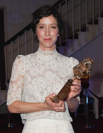 Sara Giraudeau remporte le Molière de la comédienne  - Théâtre public pour sa prestation dans la pièce Le syndrome de l'oiseau lors de la 34ème cérémonie des Molières au théâtre de Paris