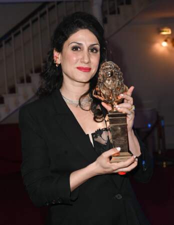 Aïda Asgharzadeh remporte le Molière de l'autrice pour Les poupées persanes lors de la 34ème cérémonie des Molières au théâtre de Paris