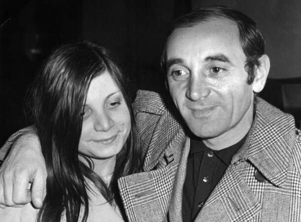 En 1967, Charles Aznavour sort la chanson Emmenez-moi, elle rencontre un immense succès. Il a 43 ans 