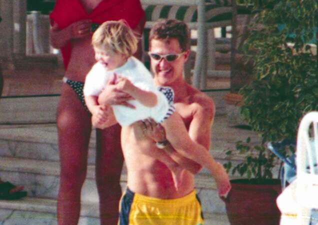 Le couple a eu deux enfants.
Gina Schumacher née le 20 février 1997 et Mick Schumacher né le 22 mars 1999.