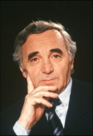 Charles Aznavour fonde en 1989 la fondation Aznavour pour aider le peuple Arménien suite à un terrible séisme. Il a 65 ans