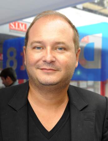 En 2010, l'émission Tournez manège est annulée, il présente alors Ça va s'Cauet sur TF1. Il a 38 ans