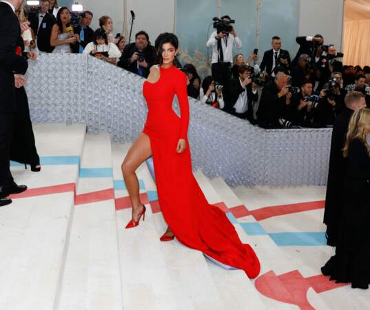 L'influenceuse Kylie Jenner sur le tapis rouge au Met Gala 2023 organisé le lundi 1er mai 2023 au sein du Metropolitan Museum of Arts de New York. 