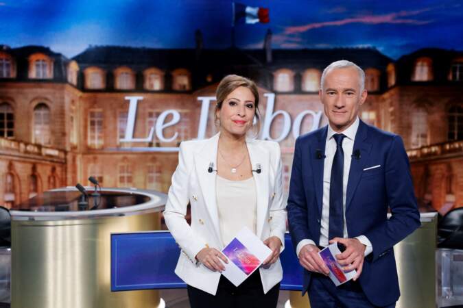 En 2022, elle anime avec Gilles Bouleau le débat de l'entre-deux-tours de l'élection présidentielle opposant Emmanuel Macron et Marine Le Pen sur TF1 et France 2. Léa Salamé a alors 43 ans.