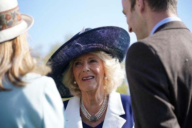 La reine consort, Camilla Parker Bowles, est toujours partante pour discuter avec ses invités.