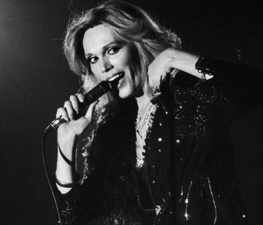 En 1980, elle devient une très grande star en Allemagne et en Italie, avec son premier album baptisé "I am a photograph".