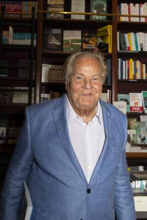 En 2020, il participe à la dédicace du livre de Jean-Pascal Hesse, Capri l'éternelle, à la librairie Galignani à Paris.