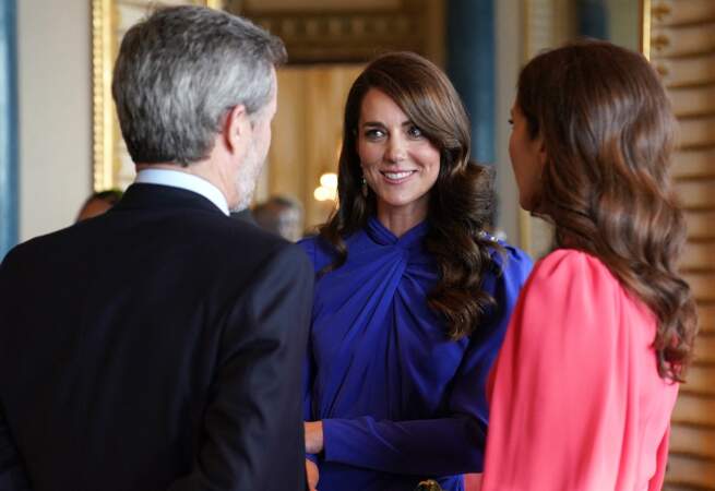 Réception à Buckingham Palace à la veille du couronnement : Kate Middleton et Mary du Danemark