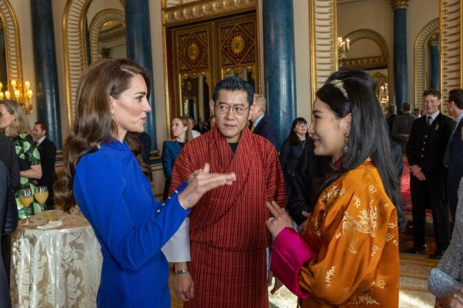 Réception à Buckingham Palace à la veille du couronnement : Kate Middleton avec le roi du Bhoutan Jigme Khesar Wangchuck et sa femme Jetsun Pema