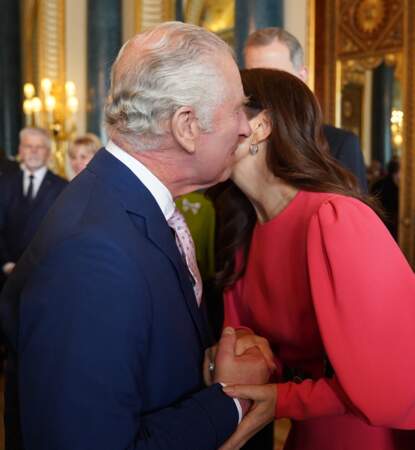 Réception à Buckingham Palace à la veille du couronnement : le roi Charles III avec la princesse Mary du Danemark