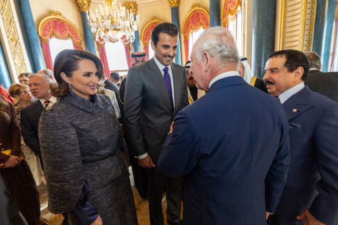 Réception à Buckingham Palace à la veille du couronnement : le roi Charles III avec Tamim ben Hamad Al Thani 