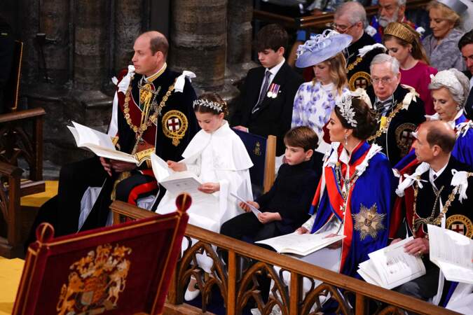 Couronnement de Charles III le 6 mai en l'abbaye de Westminster : Le prince William, la princesse Charlotte, le prince Louis, Kate Middleton et le prince Edward
Derrière le prince William, se trouvent James et Lady Louise, les enfants du prince Edward