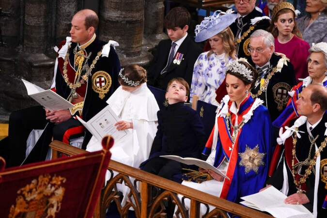 Zoom sur le prince Louis, un petit garçon facétieux lors du couronnement du roi Charles III et de Camilla 