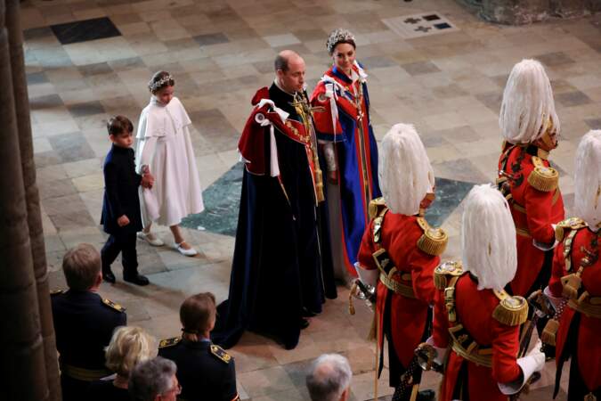 Couronnement de Charles III le 6 mai en l'abbaye de Westminster : Kate Middleton et le prince William avec leurs deux plus jeunes enfants, la princesse Charlotte et le prince Louis