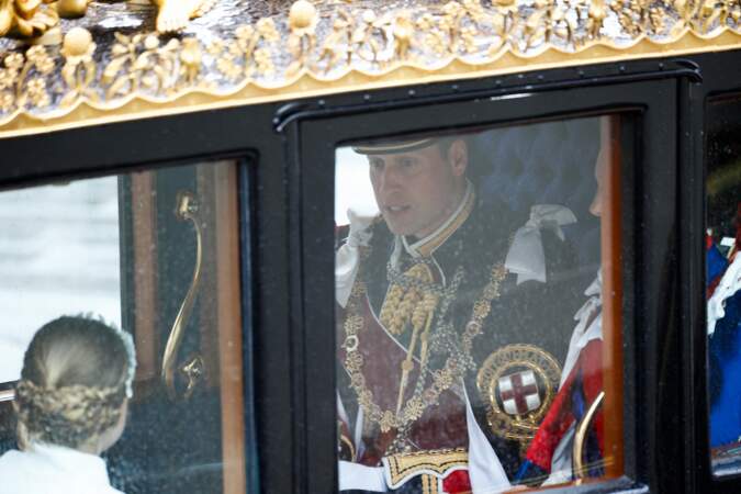 Couronnement de Charles III : Le prince William avec Katee eet leurs trois enfants dans le carrosse