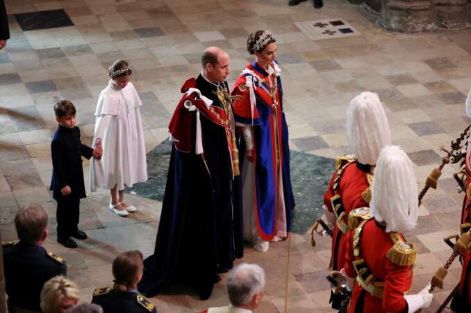 Couronnement de Charles III le 6 mai en l'abbaye de Westminster : Kate Middleton et le prince William avec leurs deux plus jeunes enfants, la princesse Charlotte et le prince Louis