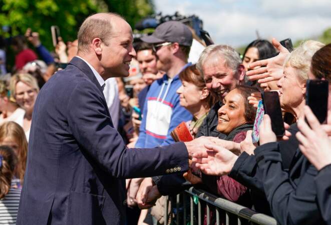 Une fois cette formalité terminée, le prince William va rencontrer le public près du château de Windsor, le 7 mai 2023.