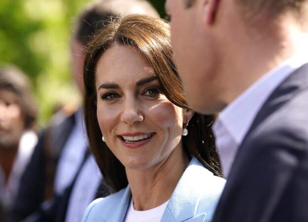 Très proches du peuple, Kate Middleton et le prince William vont régulièrement à la rencontre du public.