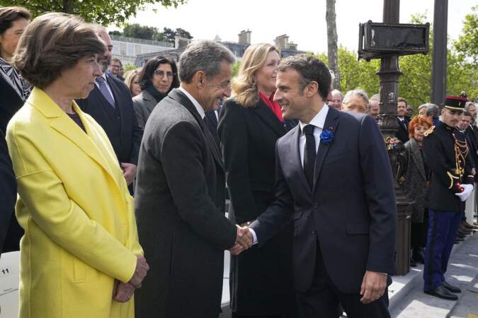 Ou encore l'ancien Président de la République Nicolas Sarkozy avec lequel il a partagé une chaleureuse poignée de main