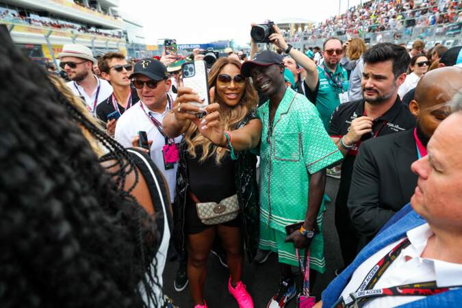 Serena Williams et la star de Tiktok Khaby Lame aka Khabane Lame prennent un selfie.