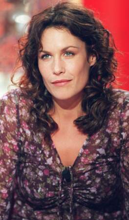 En 2000, Astrid Veillon est choisie par France 2 pour remplacer Sophie Duez au sein de la série policière Quai n°1. Elle incarne à l'âge de 29 ans le commissaire Laurence Delage.