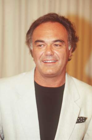 En 1992, il alterne avec Bernard Montiel pour la présentification de l'émission Une famille en or. Il deviendra l'unique présentateur du show l'année suivante. Il a 45 ans