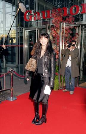 En 1999, elle apparaît dans le clip Promises des Cranberries. Elle a 23 ans